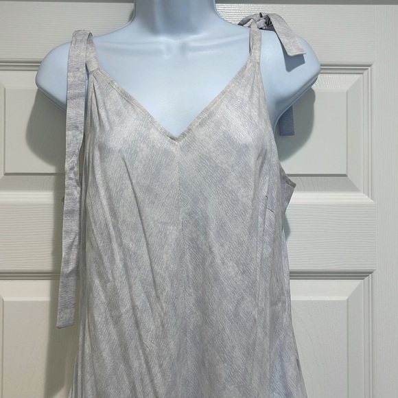 Sam and Jess Blue Gray Romper Flowy Leg Size Medium M Rayon - Picture 2 of 11